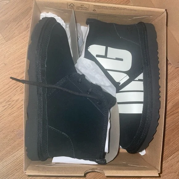 Neumel Uggs - Picture 7 of 7